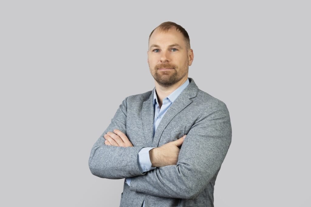 Danga su „lotoso efektu“: KTU mokslininkai kuria saulės elementų efektyvumą didinančius sprendimus 2 25 12 11 Simas Rackauskas