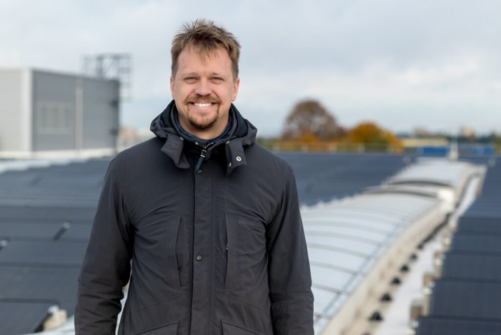 Naujasis Vilniaus oro uosto M. K. Čiurlionio išvykimo terminalo stogas tapo galinga saulės elektrine 7 Gediminas Juknius