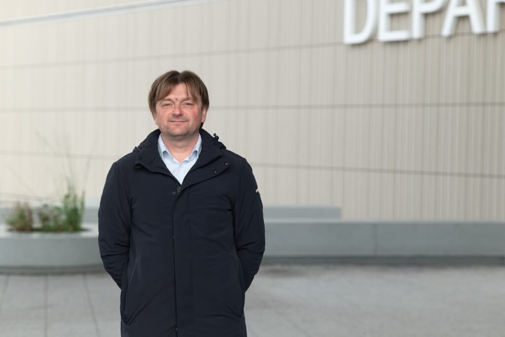 Naujasis Vilniaus oro uosto M. K. Čiurlionio išvykimo terminalo stogas tapo galinga saulės elektrine 10 Marijus Digrys