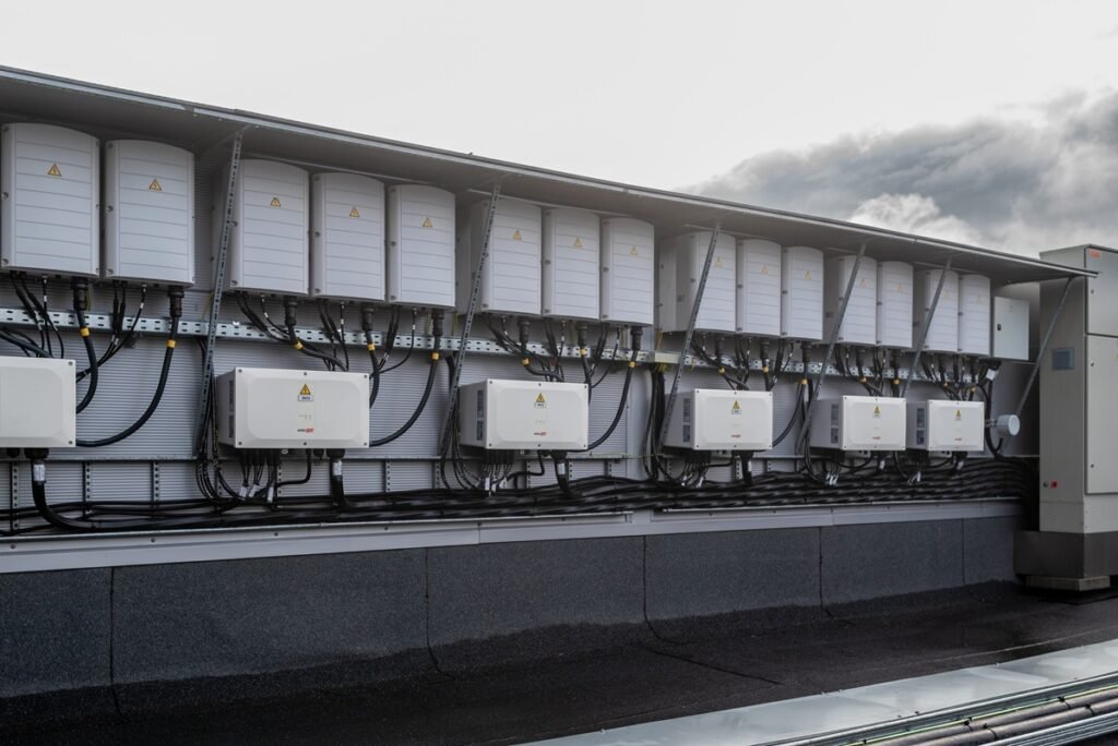 Naujasis Vilniaus oro uosto M. K. Čiurlionio išvykimo terminalo stogas tapo galinga saulės elektrine 8 Oro uostas 3