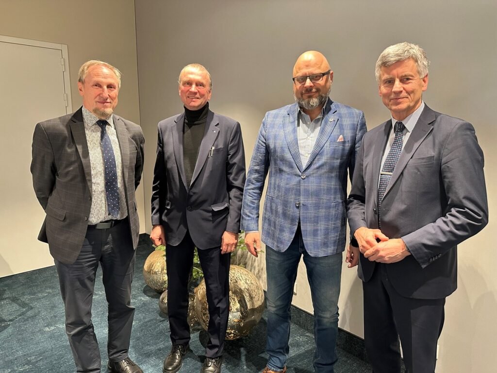 Nuo formalaus instruktavimo – prie akredituotų DSS mokymų statybose 5 Pazymejimu iteikimas 2025 12 11 5