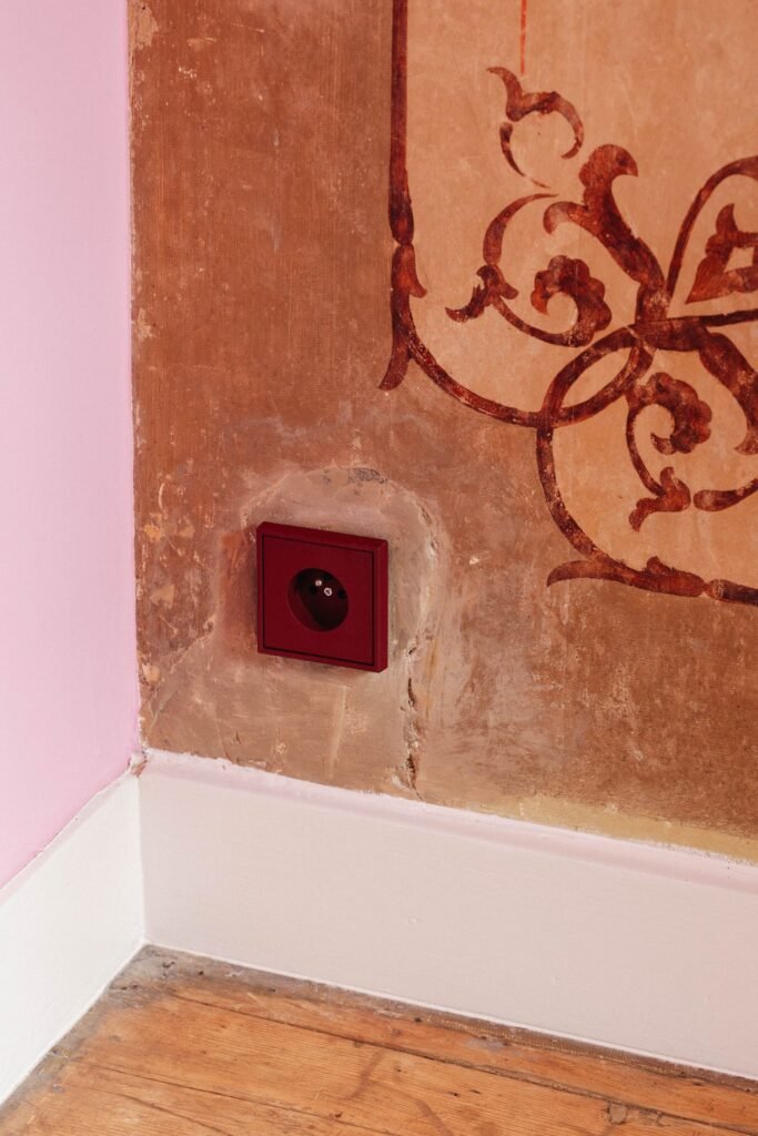 Renovuoto interjero akcentas – spalvinga JUNG detalė ant sienos 8 JUNG ST JASMIJNVERLINDEN 021 Foto Stie De Neve