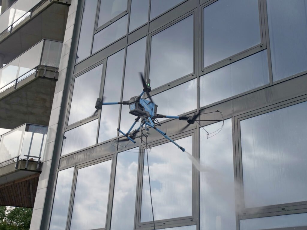 Moduliniai fasadų valymo robotai gali pakeisti įprastą valymo praktiką 7 P1007287 1