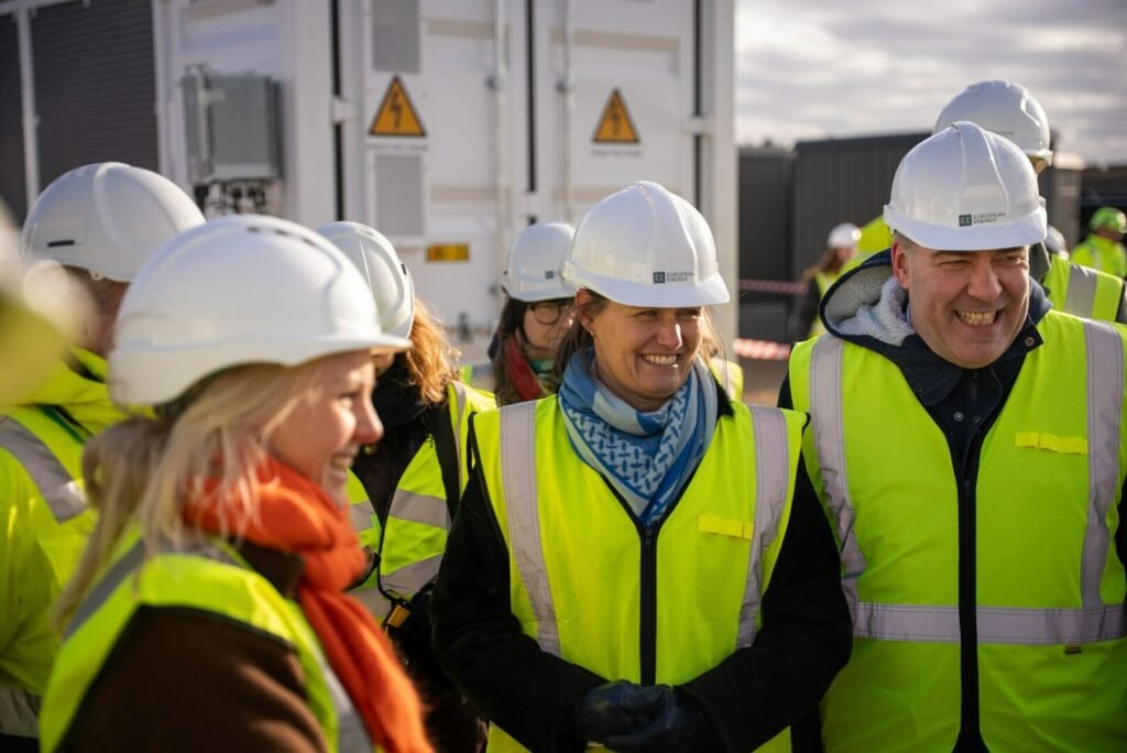 Atidarytas didžiausias Šiaurės Europoje baterijų ir saulės energijos hibridinis parkas 2 Didziausias parkas