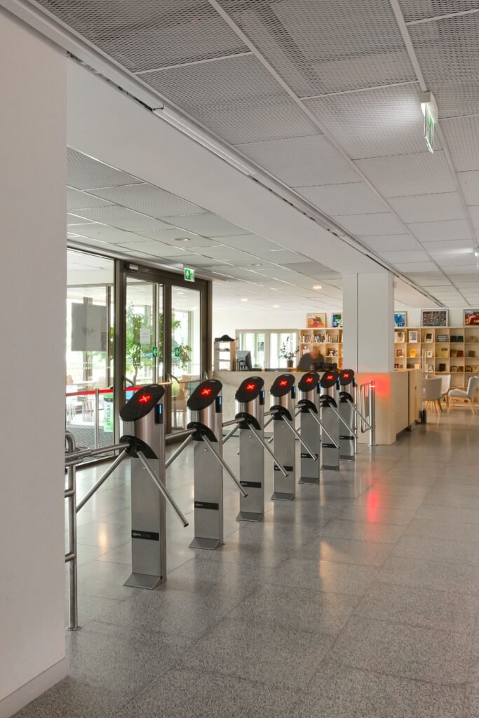 Vilniaus mokyklose diegiamas centralizuotas saugos ir valymo modelis 2 Pilaitės gimnazija