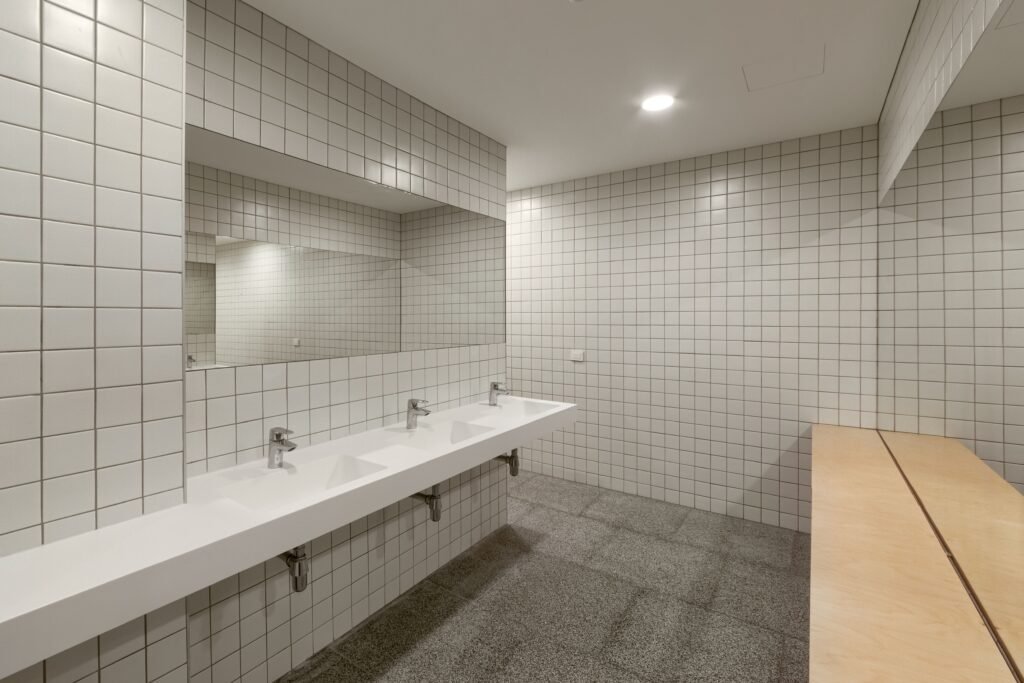 Vilniaus mokyklose diegiamas centralizuotas saugos ir valymo modelis 3 Pilaitės gimnazija