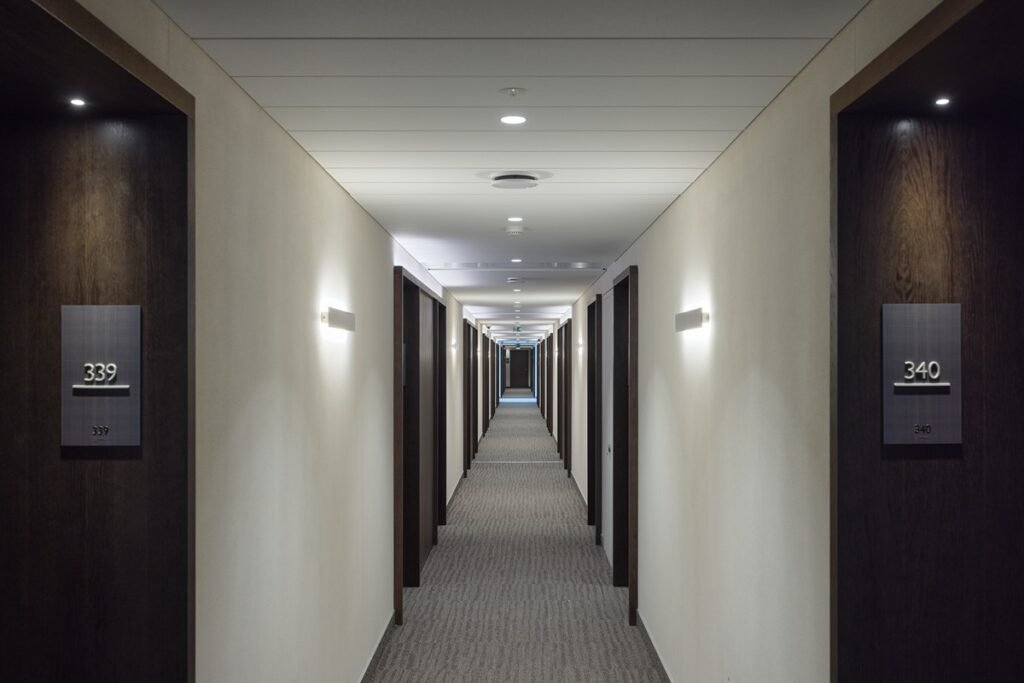 AC Hotel by Marriott Vilnius“: laikui nepavaldus viešbučio interjeras 6 nordinaryarchitects achotelvilnius ©Norbert Tukaj 5405