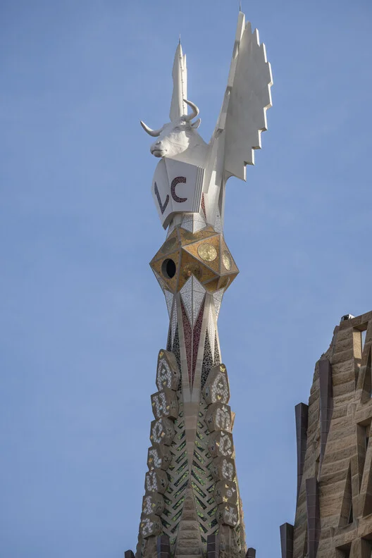 „Sagrada Familia“ tapo aukščiausia bažnyčia pasaulyje – bokšto kryžius pasiekė 172,5 m 2 „Sagrada Familia“ bokštas