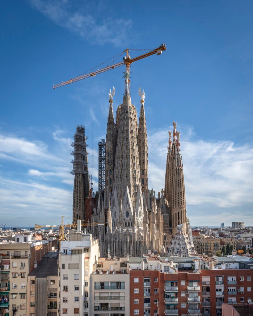 „Sagrada Familia“ tapo aukščiausia bažnyčia pasaulyje – bokšto kryžius pasiekė 172,5 m 4 „Sagrada Familia“