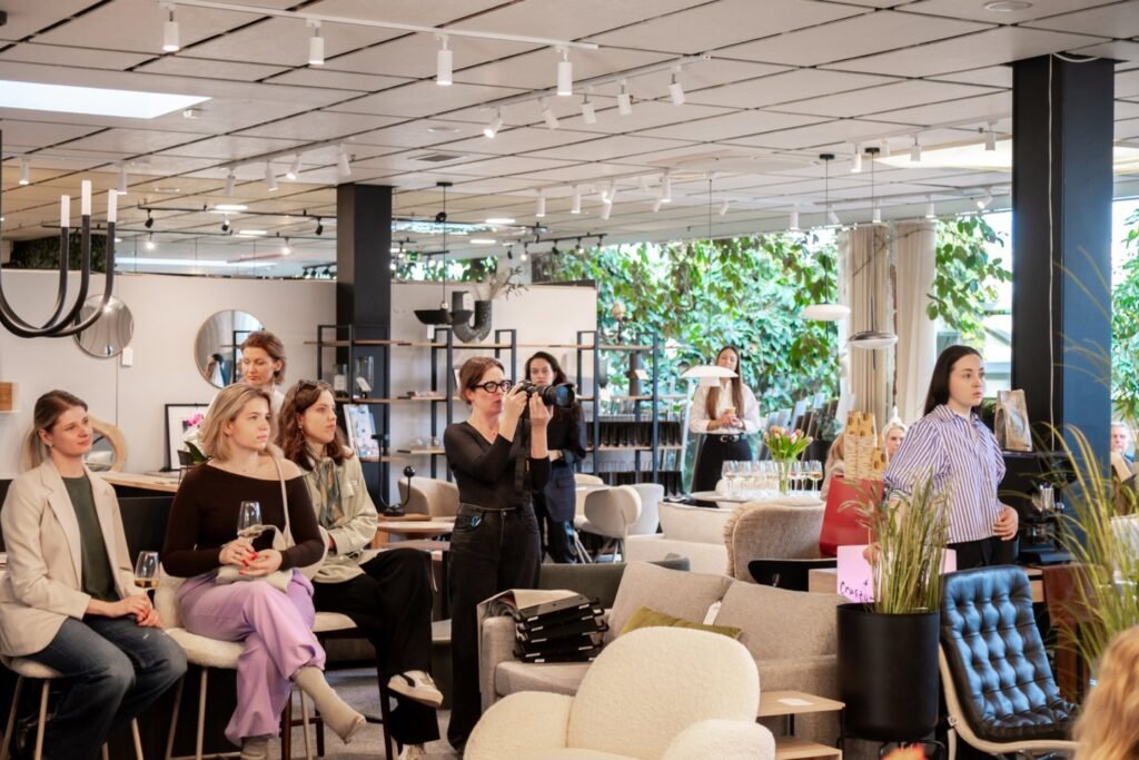 Naujas interjero salonas Vilniuje: erdvė dizaineriams ir architektams 8 „Vestetti“ ir „Mano sofa“ interjero salono atidarymas Vilniuje