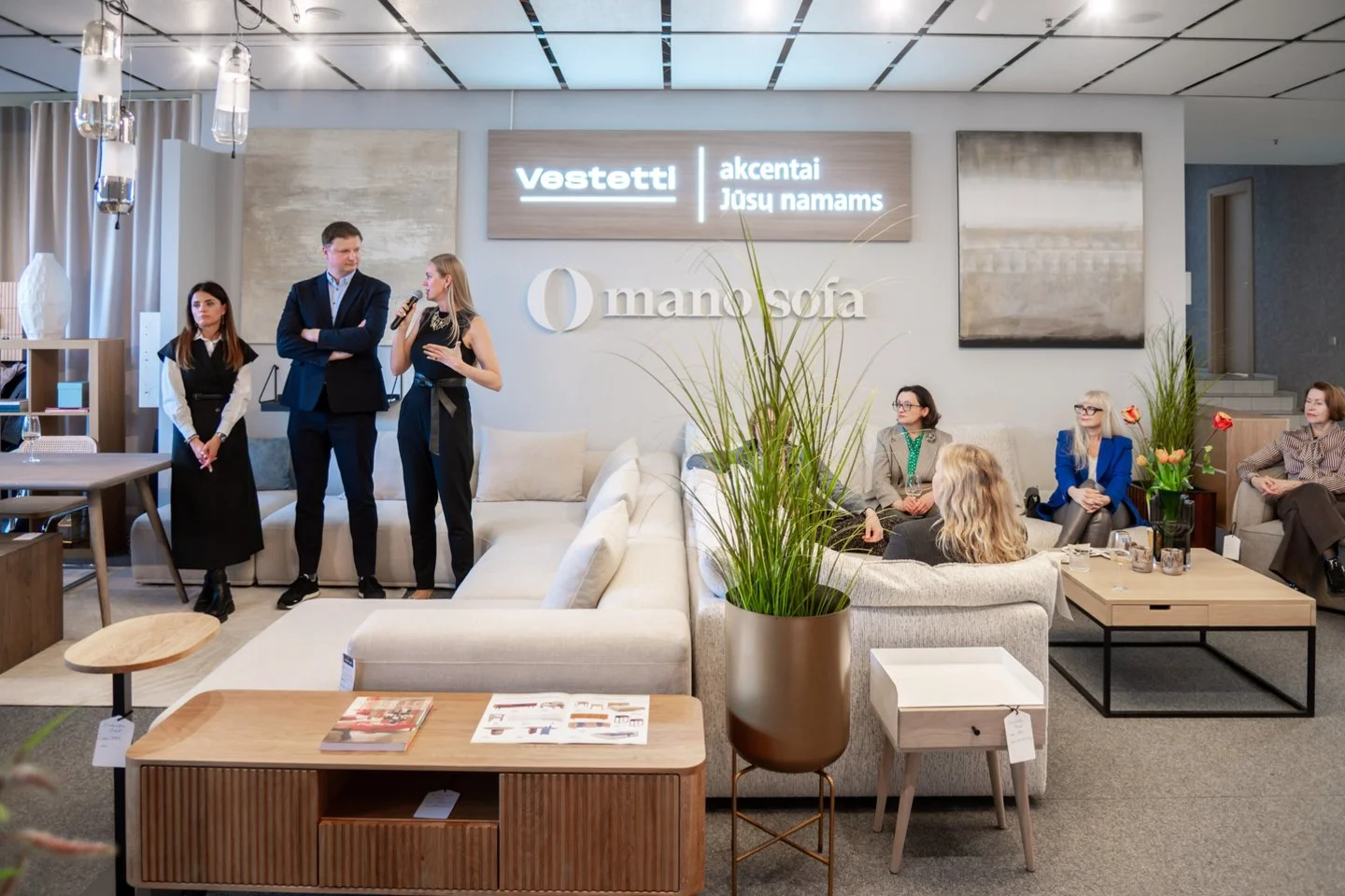 Naujas interjero salonas Vilniuje: erdvė dizaineriams ir architektams 6 „Vestetti“ ir „Mano sofa“ interjero salono atidarymas Vilniuje