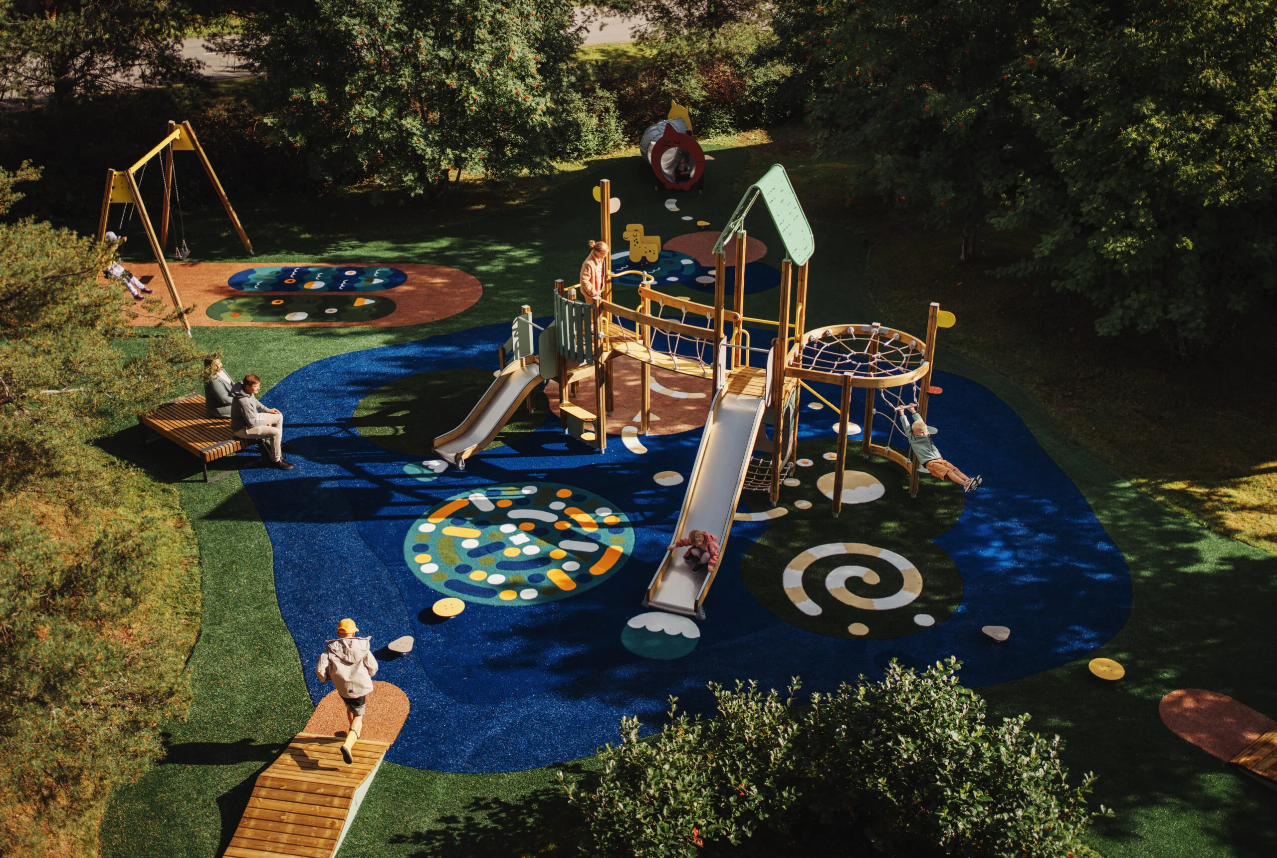 Viešosios erdvės ir vaikų žaidimų aikštelės: kaip matuojamas socialinis įtraukumas ir tvarumas? 14 20252108 Lappset 03712 v1 scaled