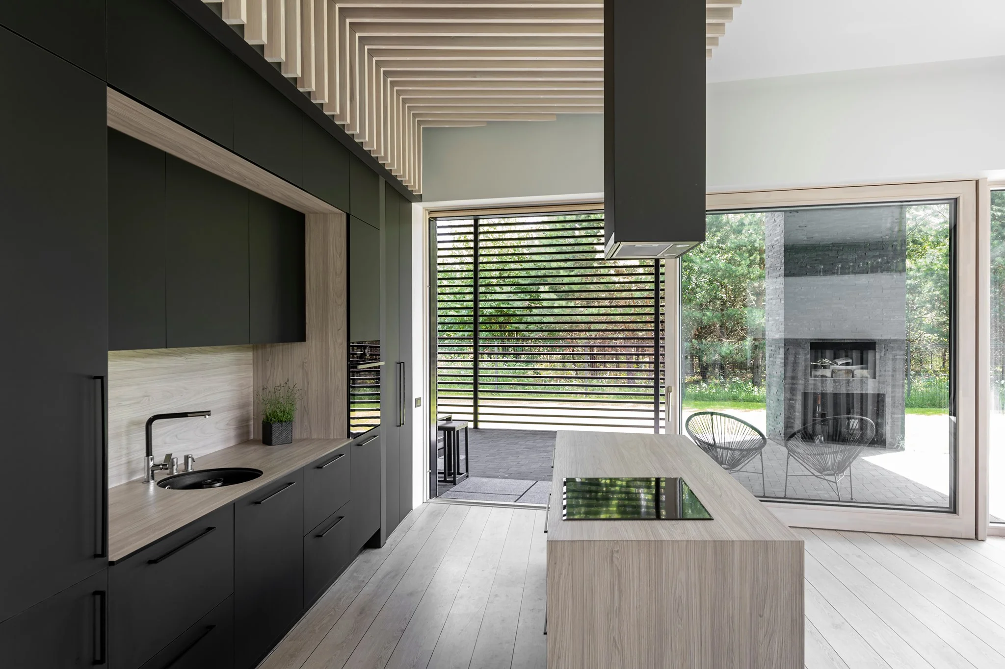 Mdernios virtuvės filosofija: daugiau nei maisto gaminimo vieta 11 Modernios virtuvės interjeras.