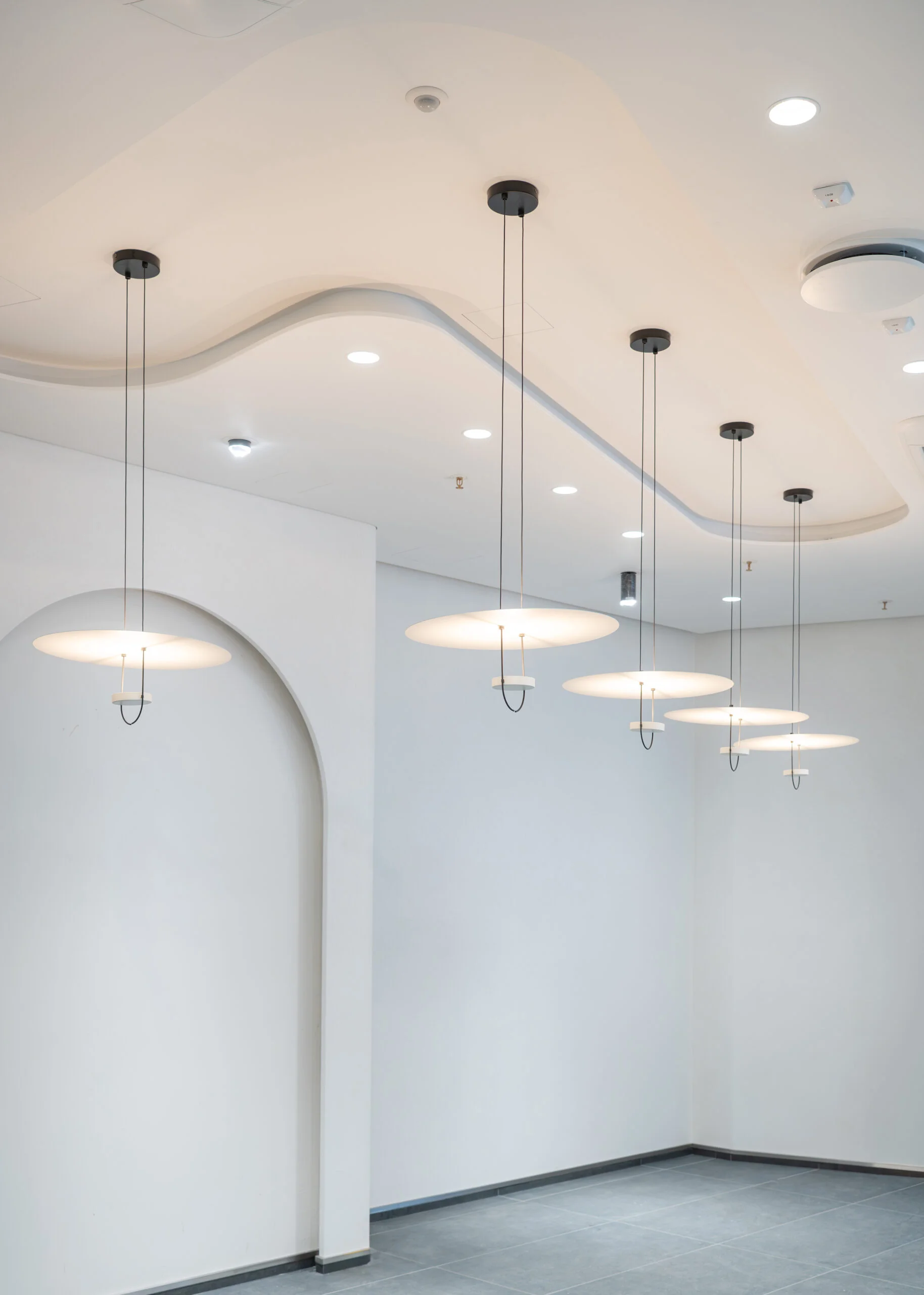 „Hanza“ verslo centras Klaipėdoje: miestiečiams grąžinta erdvė 7 „Hanza“ verslo centro interjeras – apšvietimas