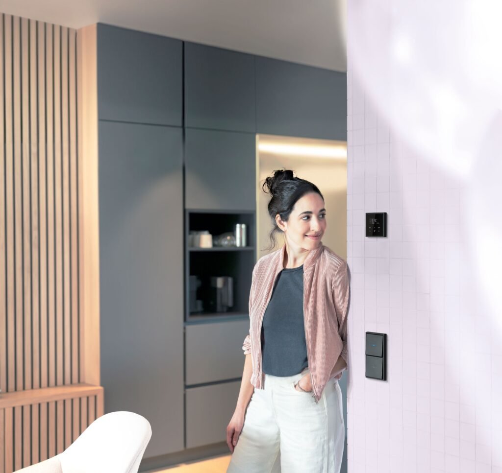 Naujienos JUNG asortimente – dar komfortiškesniems ir išmanesniems namams 3 Ismanesnes iprastos namu funkcijos © Photo Michael Sandmaier