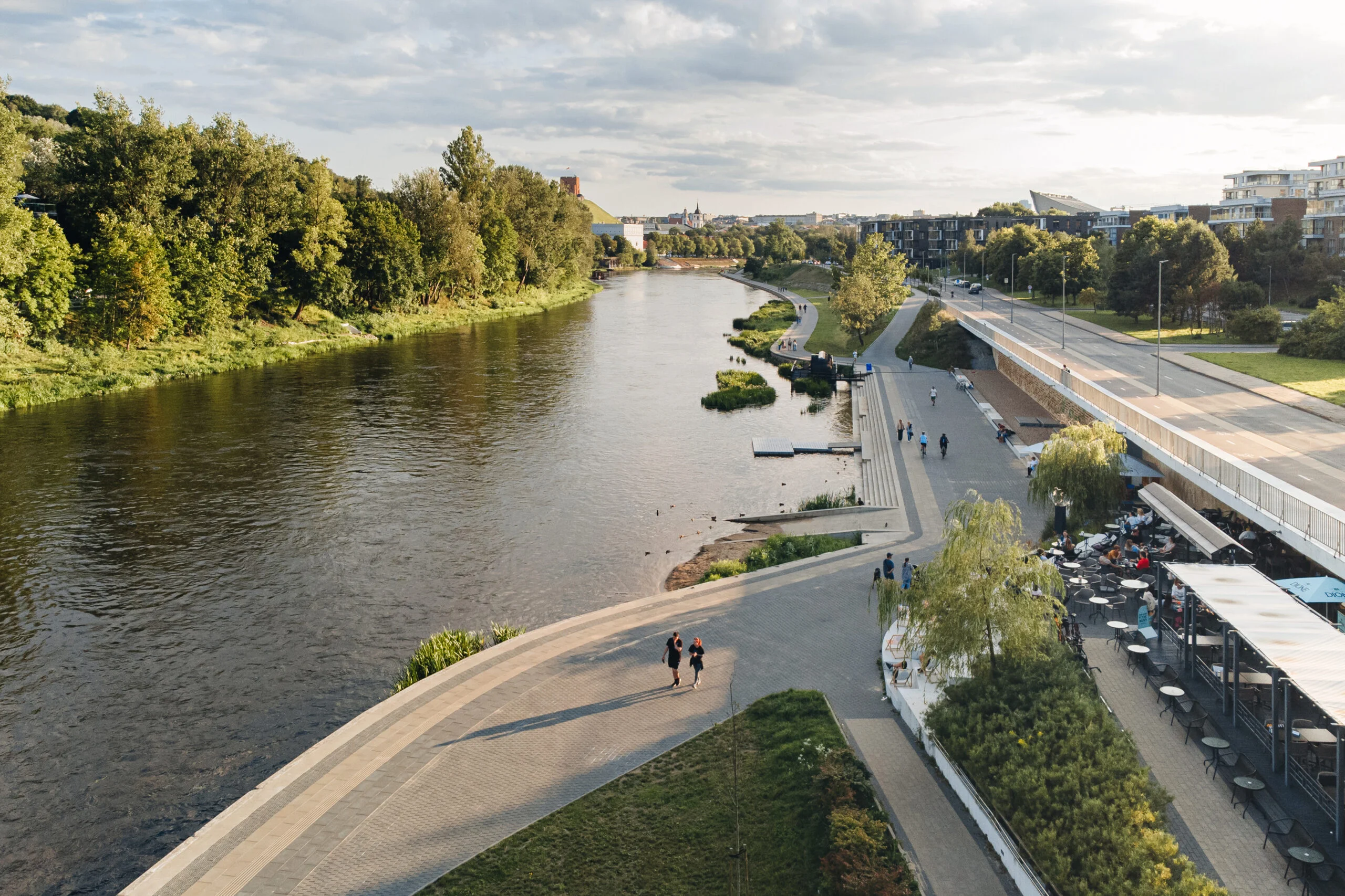 Rytojaus miestai: kaip erdves, kurtas darbininkams, pritaikyti šiandienei visuomenei 1 Neries krantinė Vilniuje