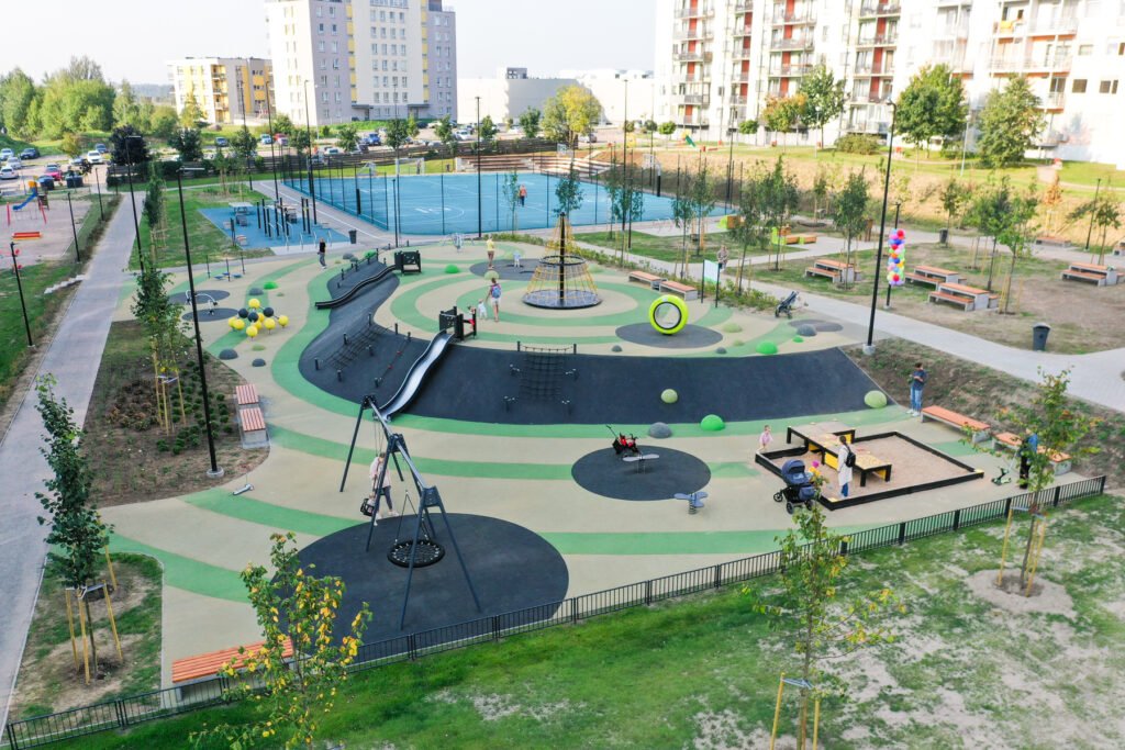 Viešosios erdvės ir vaikų žaidimų aikštelės: kaip matuojamas socialinis įtraukumas ir tvarumas? 3 Perkuno skveras Vilniuje