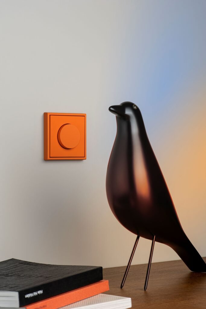 Naujienos JUNG asortimente – dar komfortiškesniems ir išmanesniems namams 6 Sukamasis šviesos reguliatorius JUNG