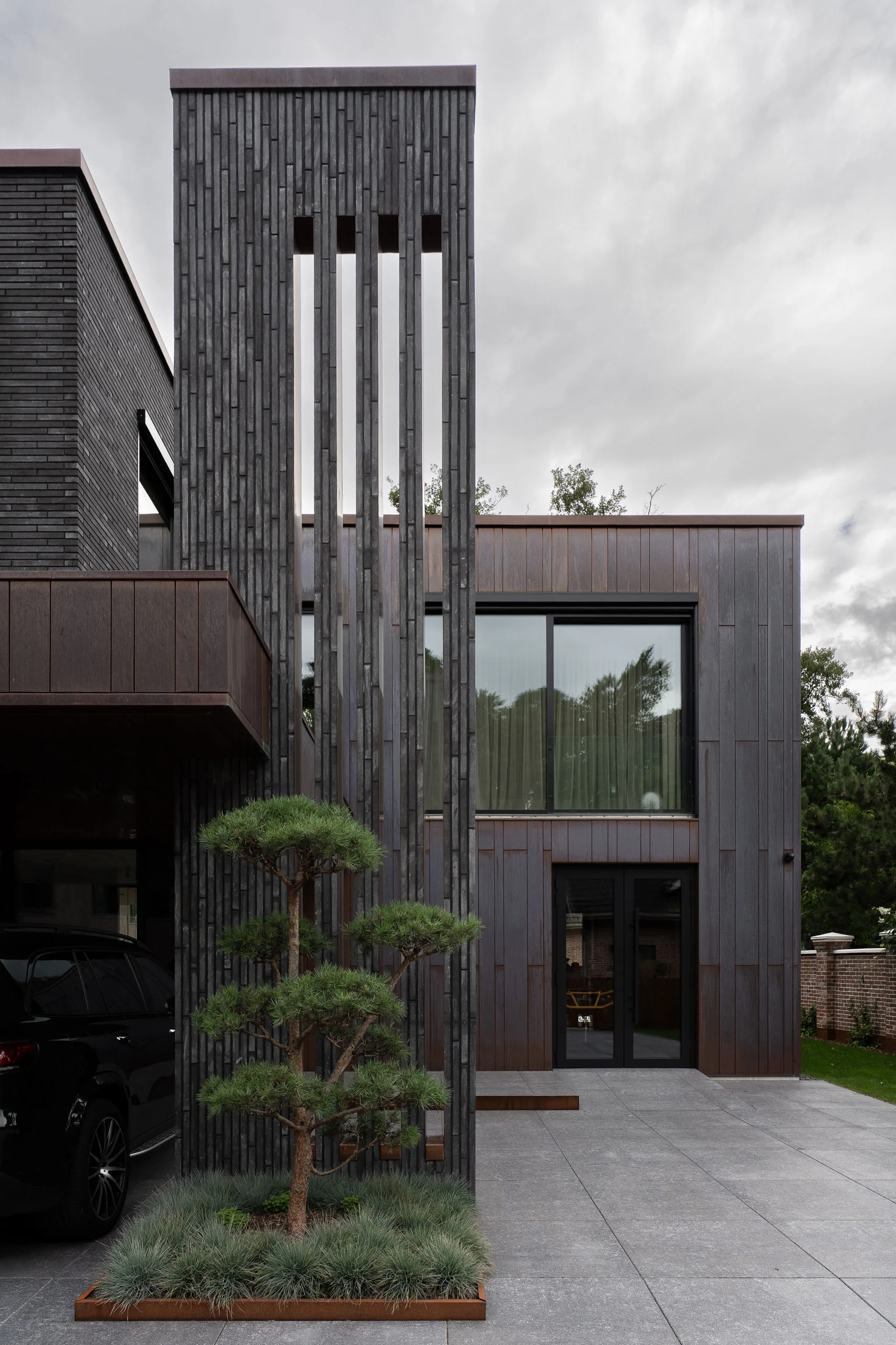 Tarp vėjo, šviesos ir laiko: gyvenamasis namas Klaipėdos pajūryje 5 Individualus namas Klaipėdoje. Eksterjeras ir langai