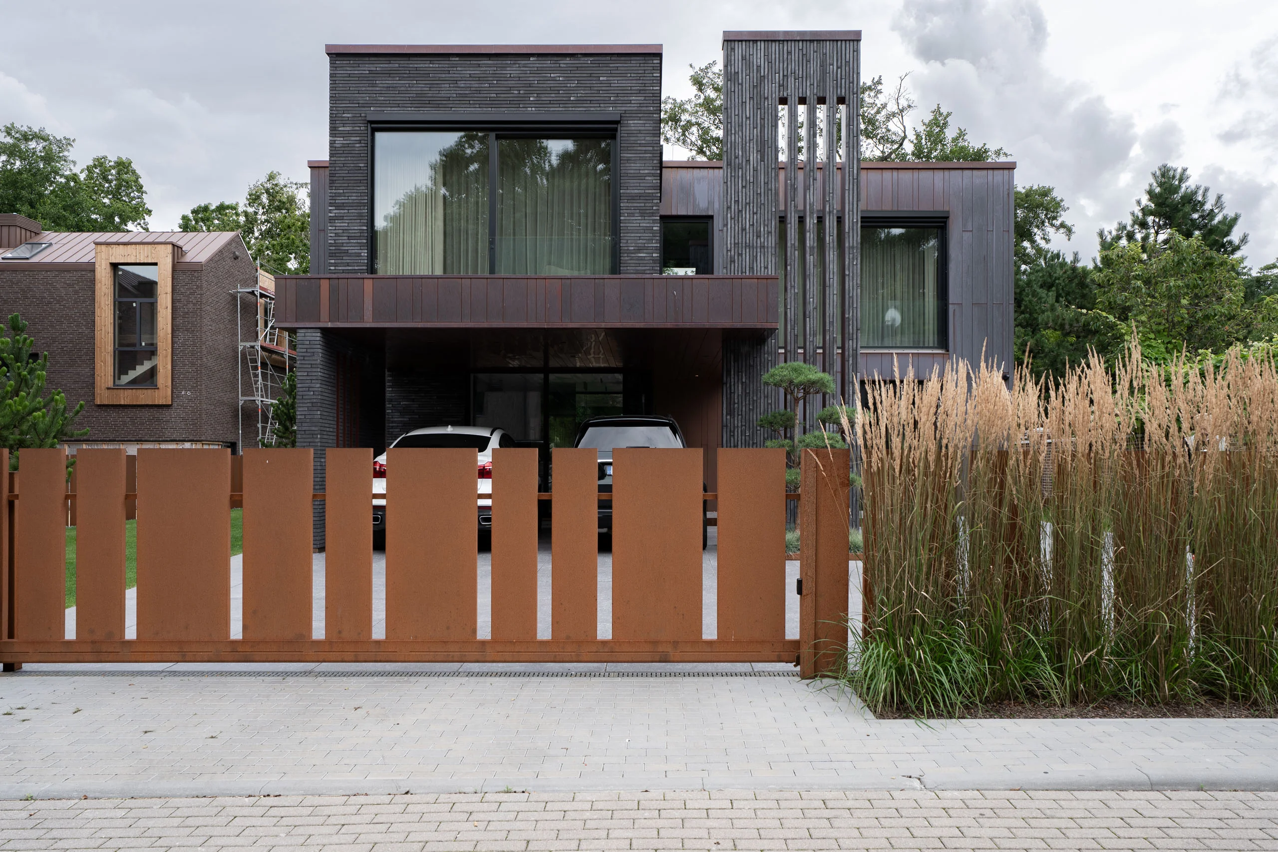 Tarp vėjo, šviesos ir laiko: gyvenamasis namas Klaipėdos pajūryje 2 Individualus namas Klaipėdoje. Eksterjeras, fasadai