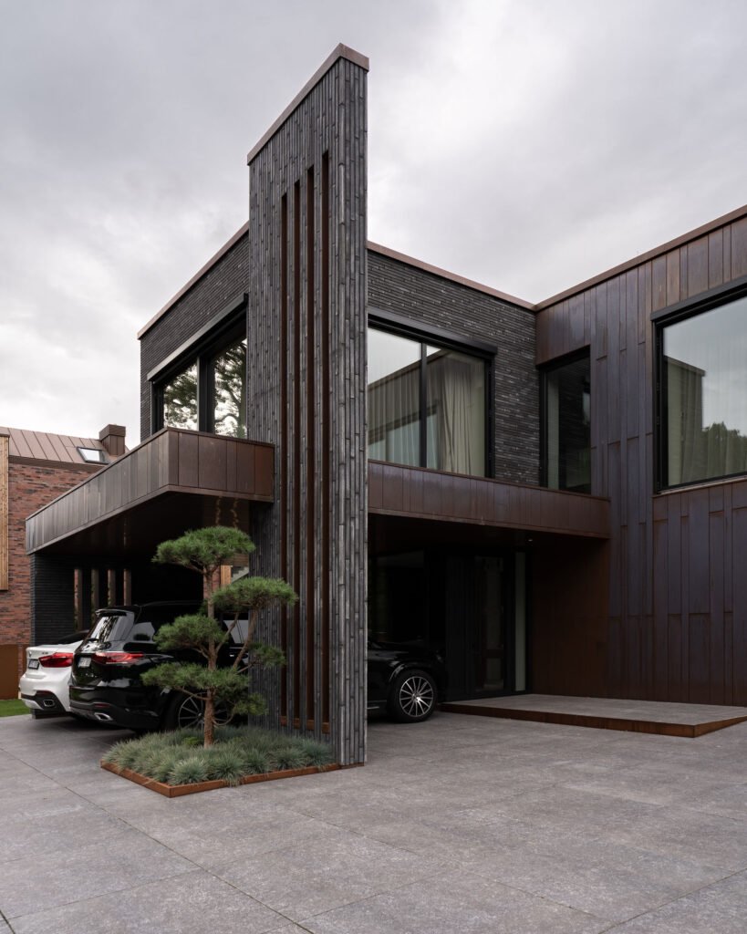 Tarp vėjo, šviesos ir laiko: gyvenamasis namas Klaipėdos pajūryje 12 Individualus namas Klaipėdoje. Eksterjeras ir langai