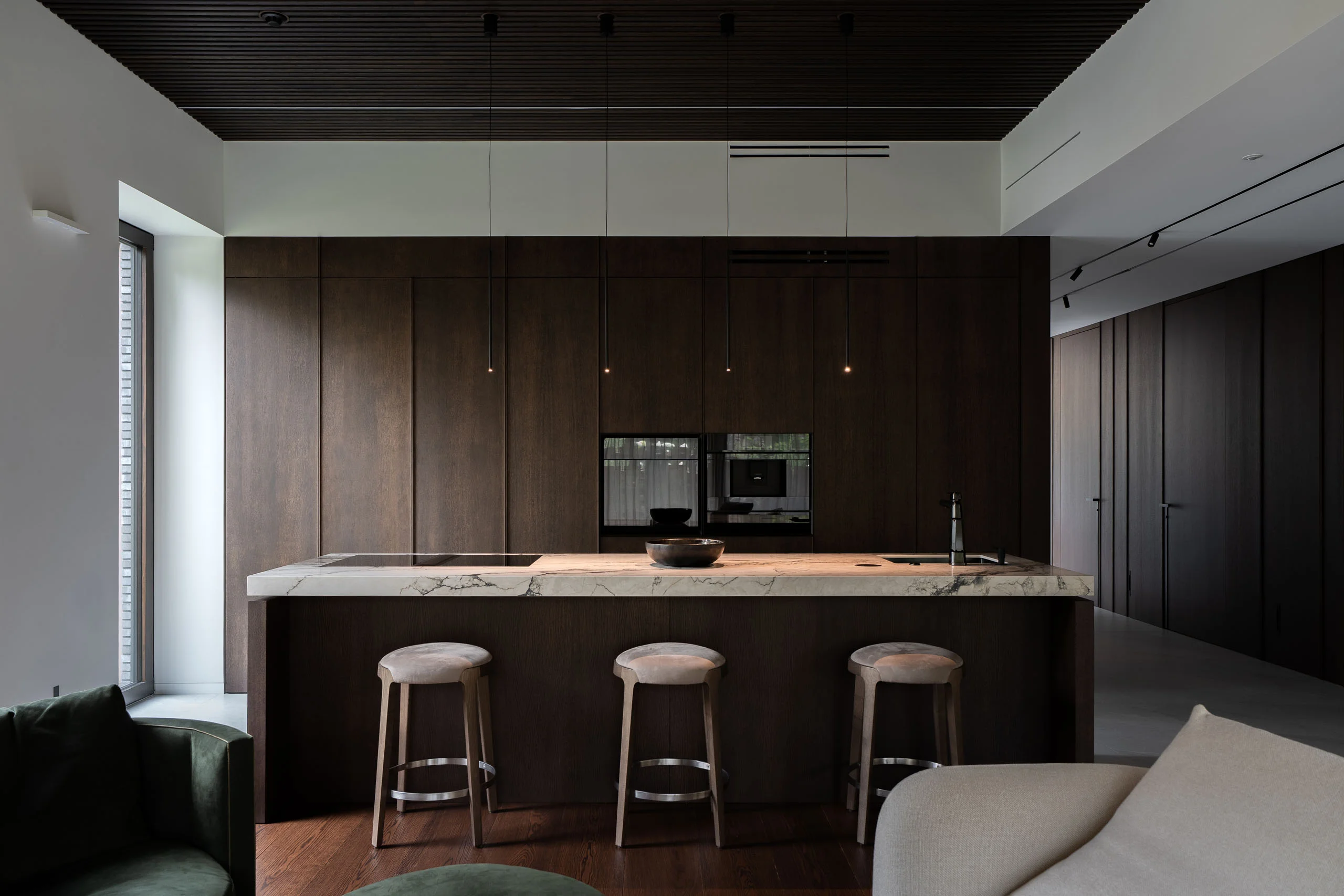 Tarp vėjo, šviesos ir laiko: gyvenamasis namas Klaipėdos pajūryje 4 Individualus namas Klaipėdoje. Interjeras, virtuvė