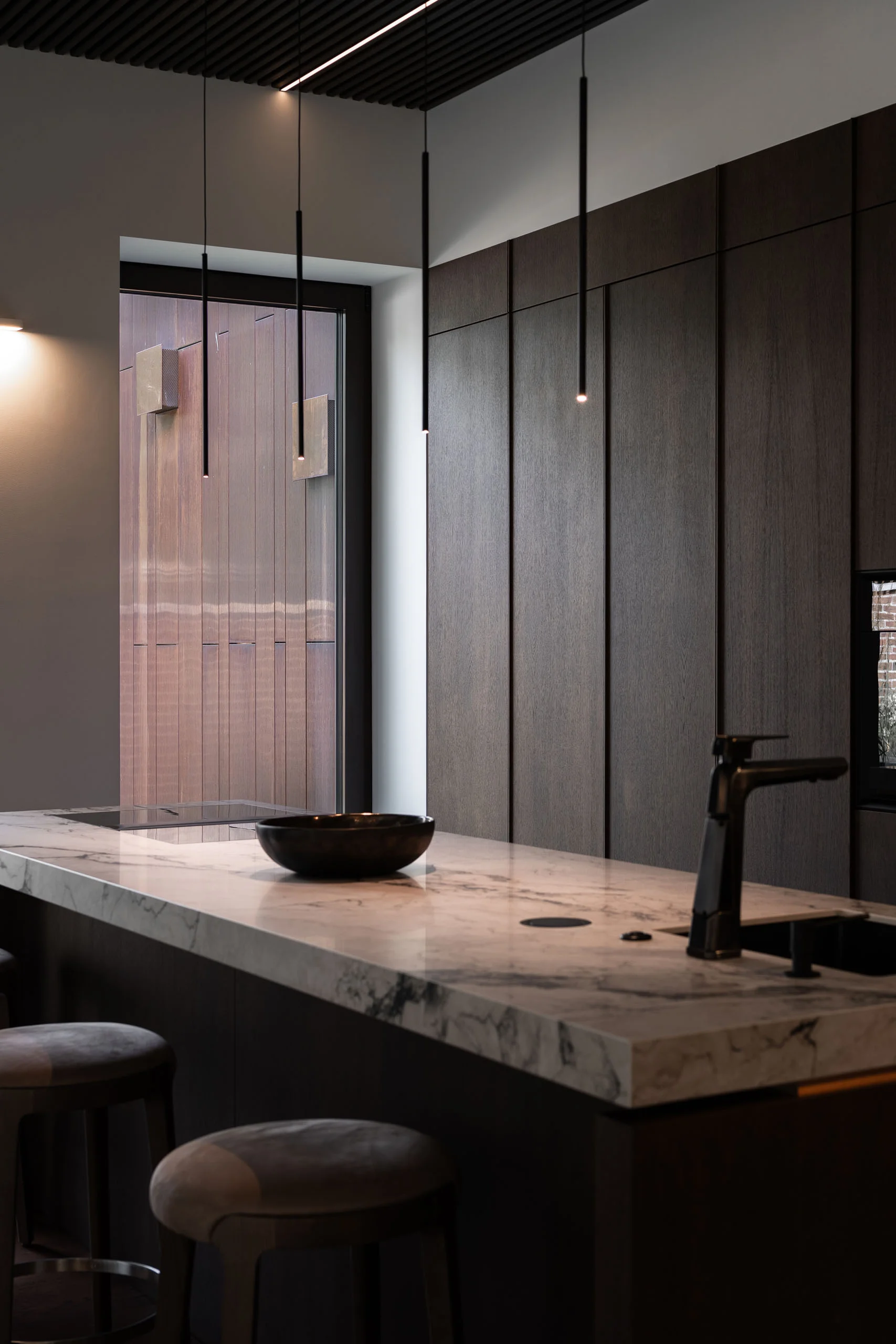 Tarp vėjo, šviesos ir laiko: gyvenamasis namas Klaipėdos pajūryje 10 Individualus namas Klaipėdoje. Interjero apšvietimas