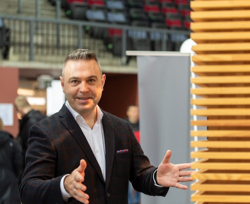 Ateities pastatai: langai, durys ir terasos rytojaus architektūroje 4 Antanazas Salcius e1775566790101