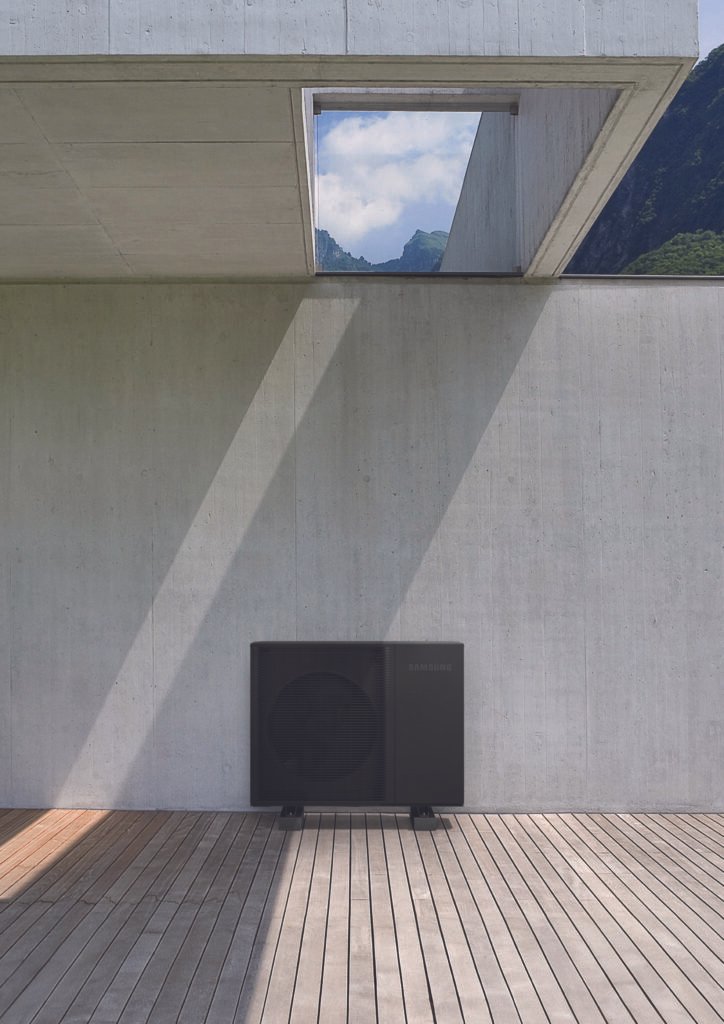 Kodėl „Samsung R290“ monoblokai – vienas racionaliausių pasirinkimų namų šildymo sistemoms 3 EHS R290 Mono Lifestyle Image 01