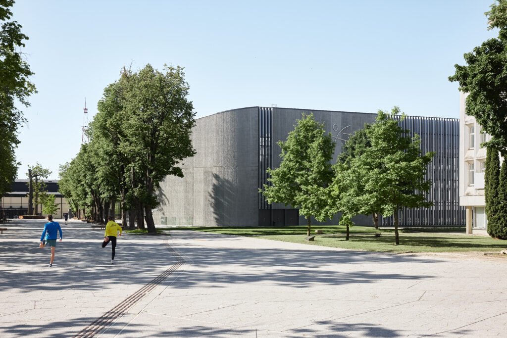 „Archbook Lyderis“ 2026: apdovanoti geriausi metų architektūros projektai ir interjerai 10 Lengvosios atletikos maniezas Kaunas fasadai eksterjeras Archbook projektas Archas