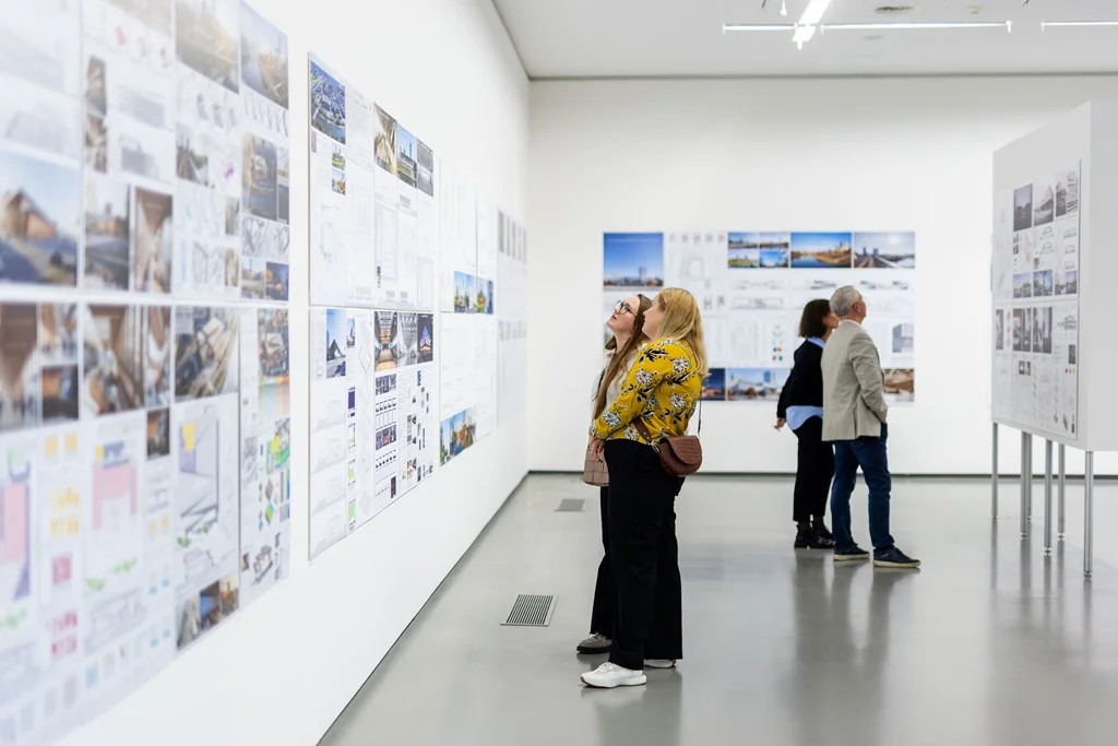 Su Vilniaus kongresų centro idėjomis jau galima susipažinti parodoje ir internete 4 Vilniaus kongresu centro ideju paroda 4. Vilniaus vystymo kompanijos nuotr