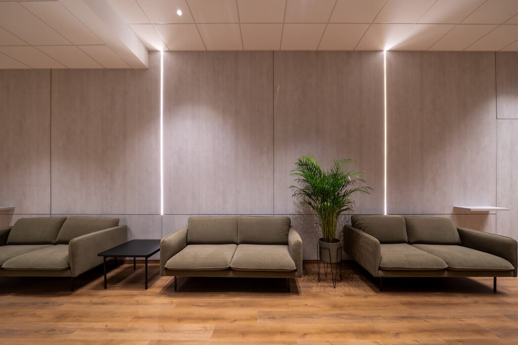 Nauji atsisveikinimo namai Šiauliuose: architektūra keičia paskutinio atsisveikinimo patirtį 6 Atsisveikinimo namai „Rekviem“ Šiauliuose