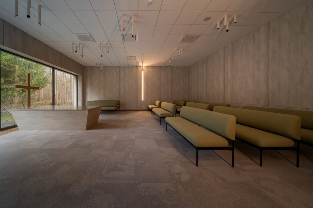 Nauji atsisveikinimo namai Šiauliuose: architektūra keičia paskutinio atsisveikinimo patirtį 5 Atsisveikinimo namai „Rekviem“ Šiauliuose