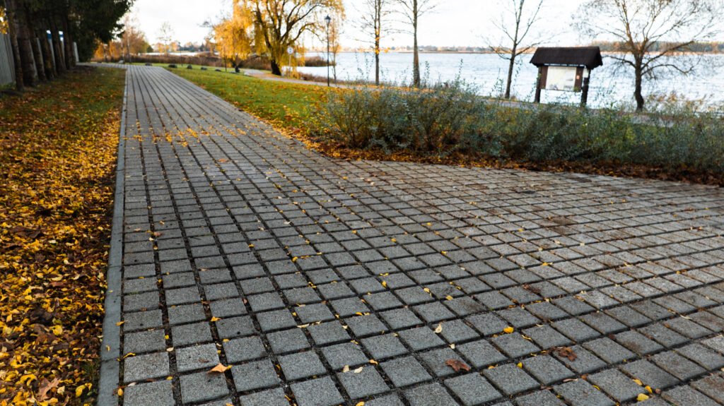 2026 m. eksterjero kryptys ir technologiniai grindinio sprendimai, keičiantys gyventojų patirtį 9 Brizai 3