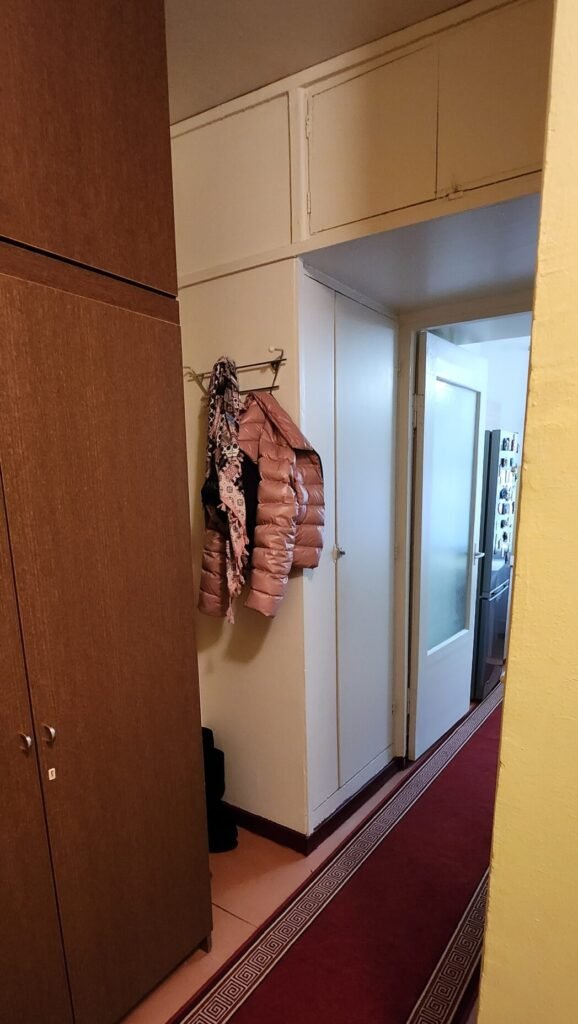 Mažo būsto transformacija: ne kvadratiniai metrai lemia komfortą 29 Koridorius.4 scaled e1781772773940