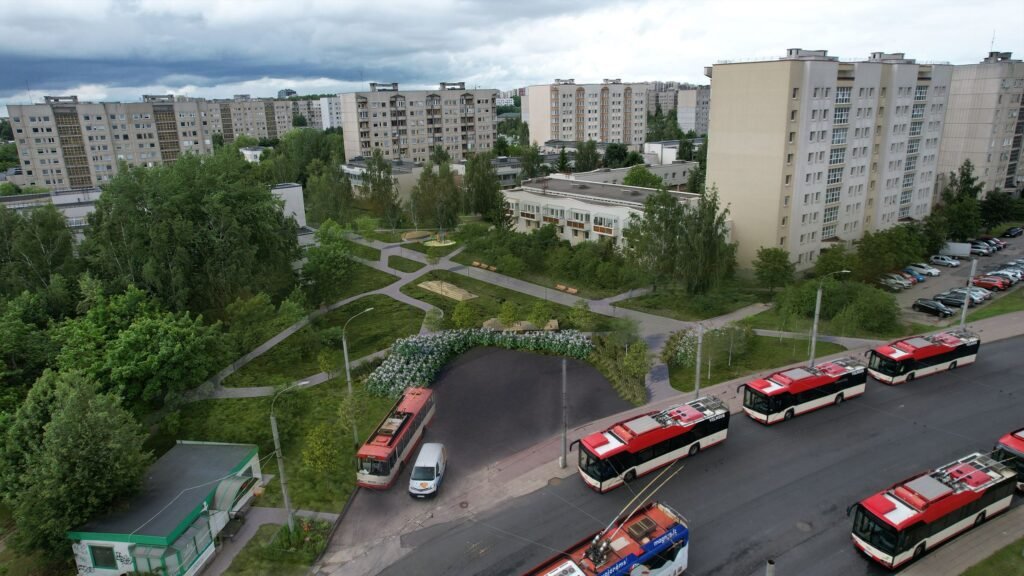 Ugnijos skveras ir Čikagos alėja Pašilaičiuose bus atnaujinti – gautas statybos leidimas 5 Ugnijos skveras ir Cikagos aleja 3. Vilniaus vystymo kompanijos vizualizacija
