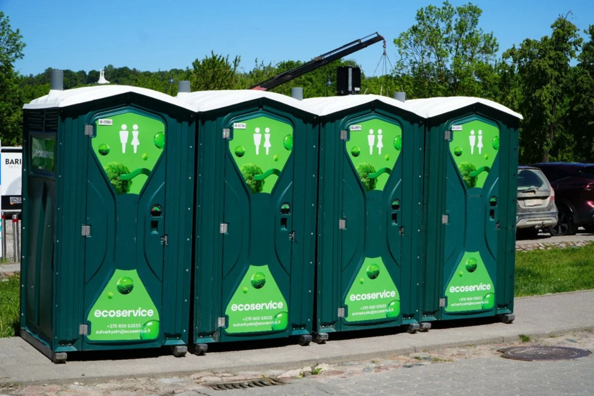Kiek biotualetų reikia statybvietėje? 1 Biotualetai 2