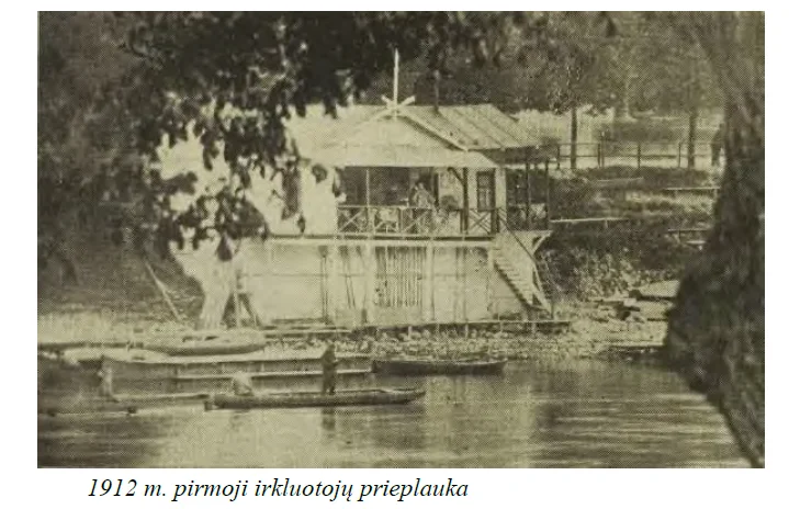 Vilnius sieks prikelti istorinį elingą prie Neries: sprendimų ieškos kartu su vilniečiais 2 1912 m. pirmoji irkluotoju prieplauka.B Autorius nezinomas