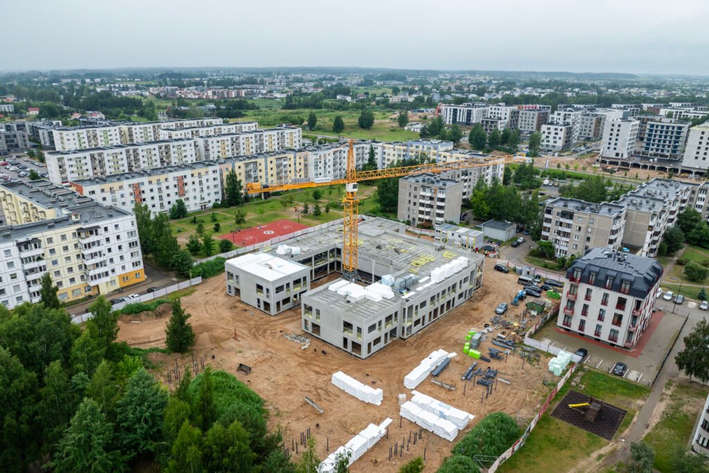 Naujoms Vilniaus pradžioms – 177 mln. eurų. Sostinėje vienu metu statomi penki darželiai ir keturios mokyklos 4 Pajautos g vainiko iskelimas