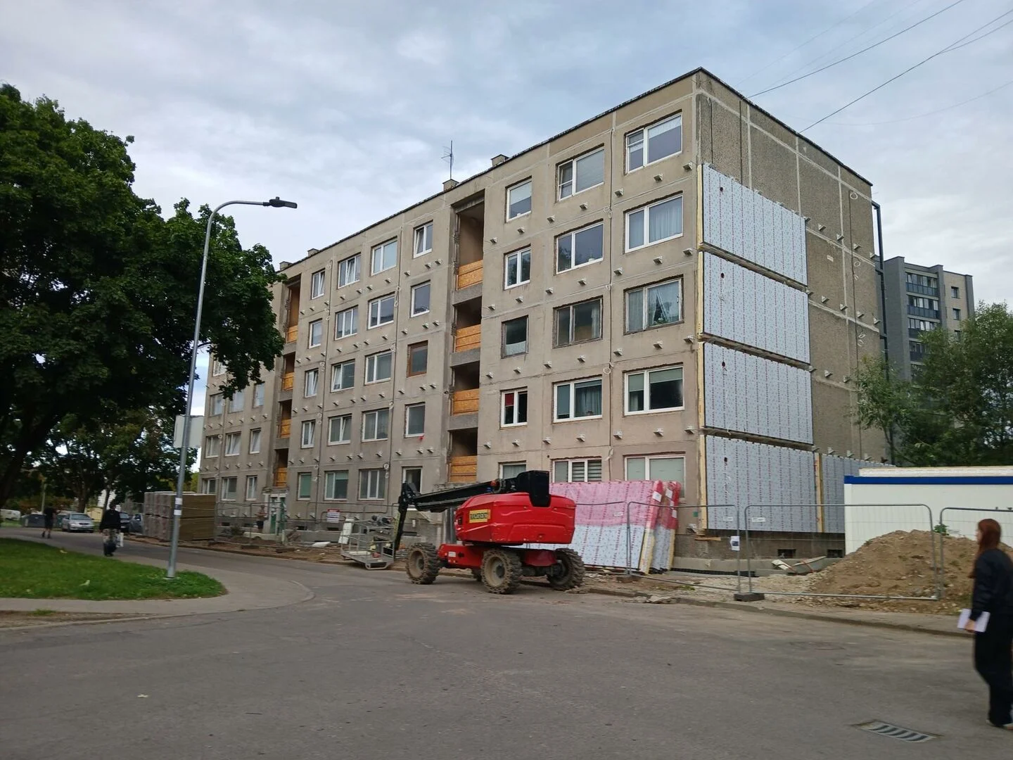 Pradėta pirmojo Lietuvoje daugiabučio skydinė renovacija 8 daugiabucio skydine renovacija