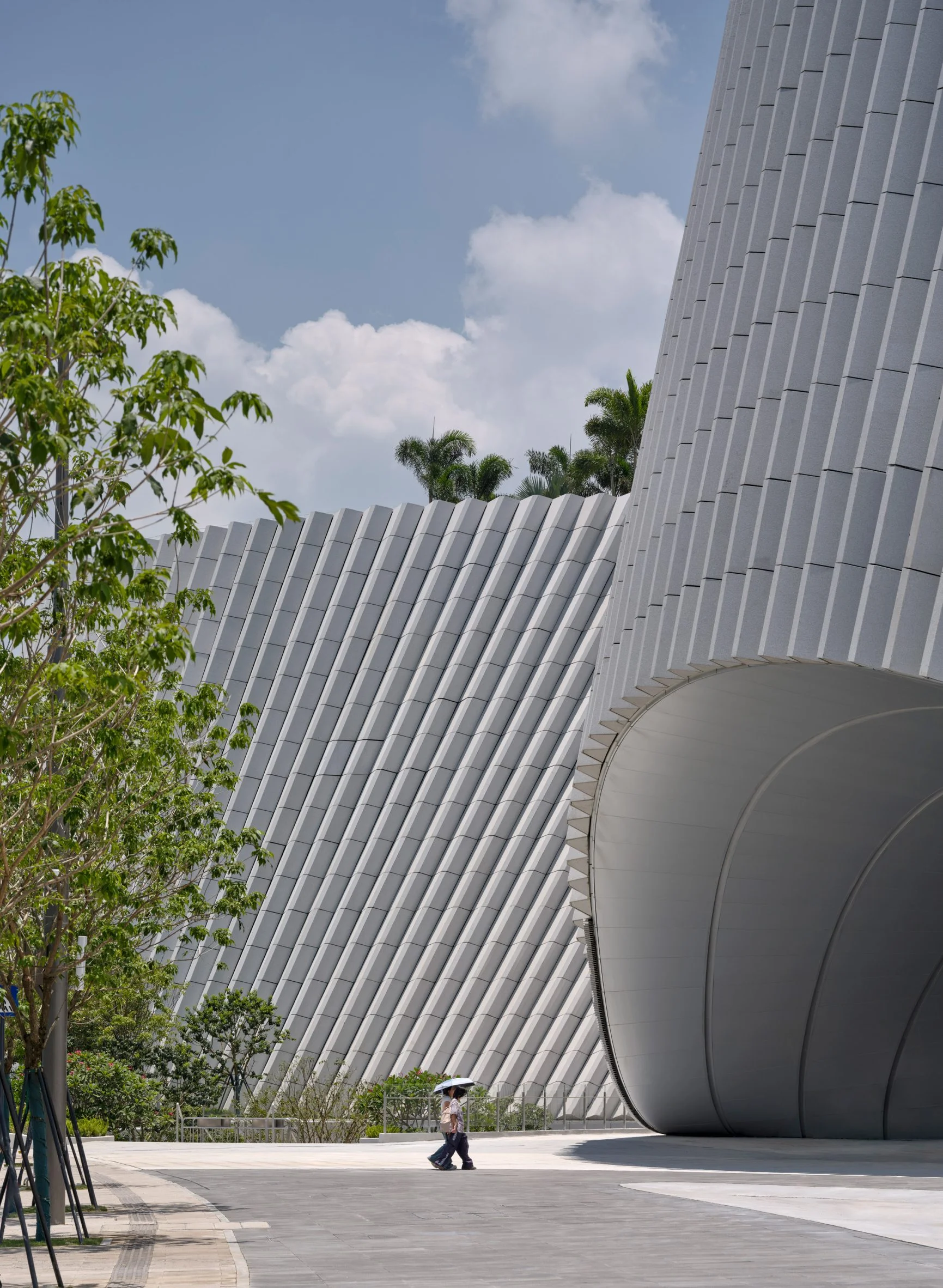 Įspūdingo dydžio muziejus Kinijoje atkartoja upės tėkmę 5 shenzhen natural history museum architecture china cultural dezeen 2364 col 3 scaled 1