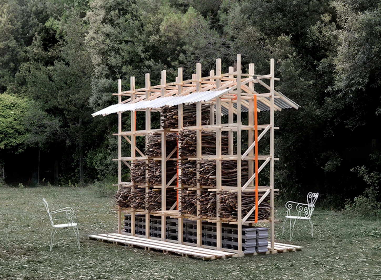 Medžių šakos – ne atliekos: Italijoje jos tapo architektūros dalimi 2 HUT SPOT