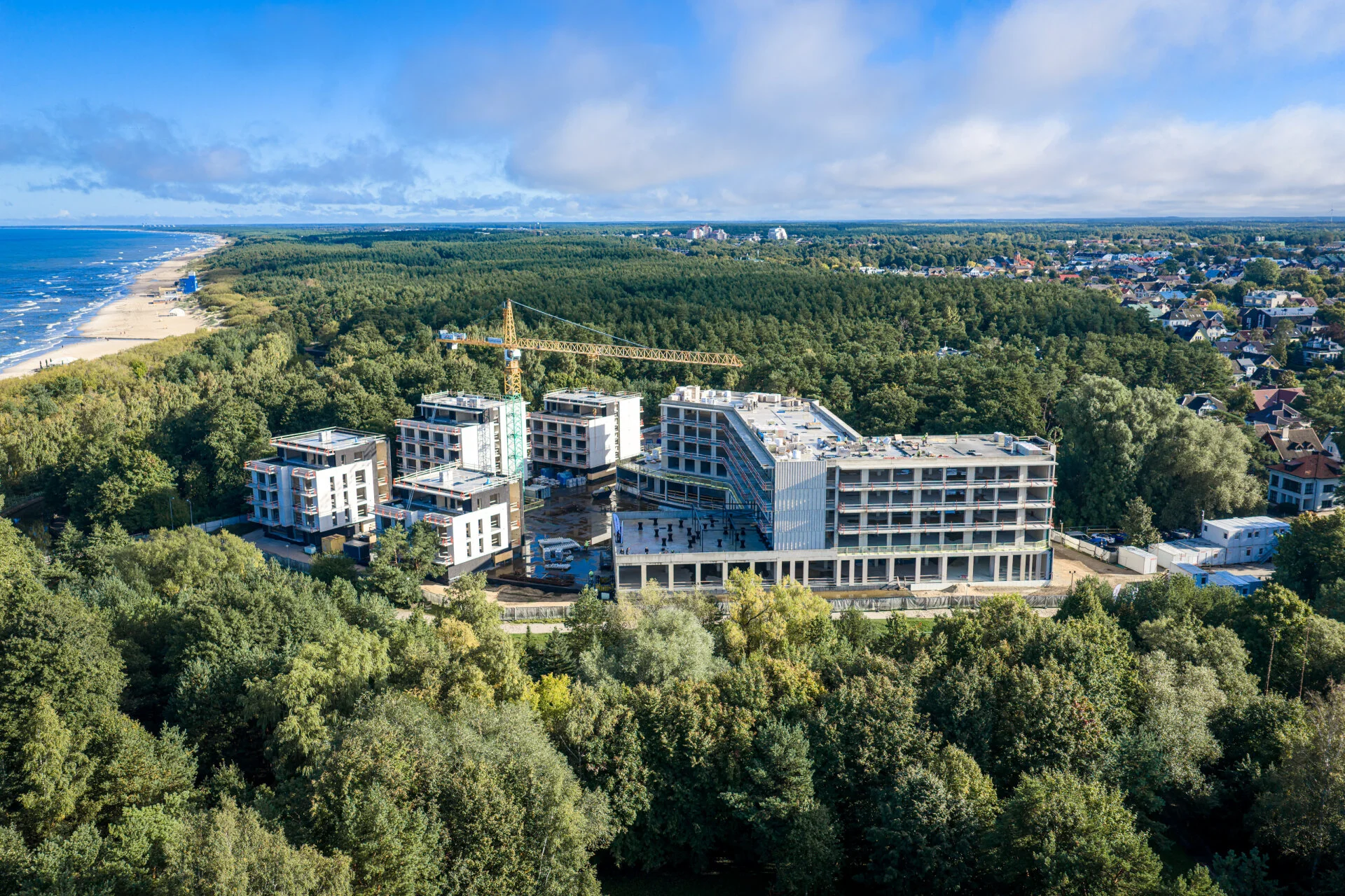 Kompleksas „Palanga Marriott Resort & Spa“ pasiekė aukščiausią tašką – iškeltas vainikas 2 Kompleksas Palanga Marriott Resort Spa