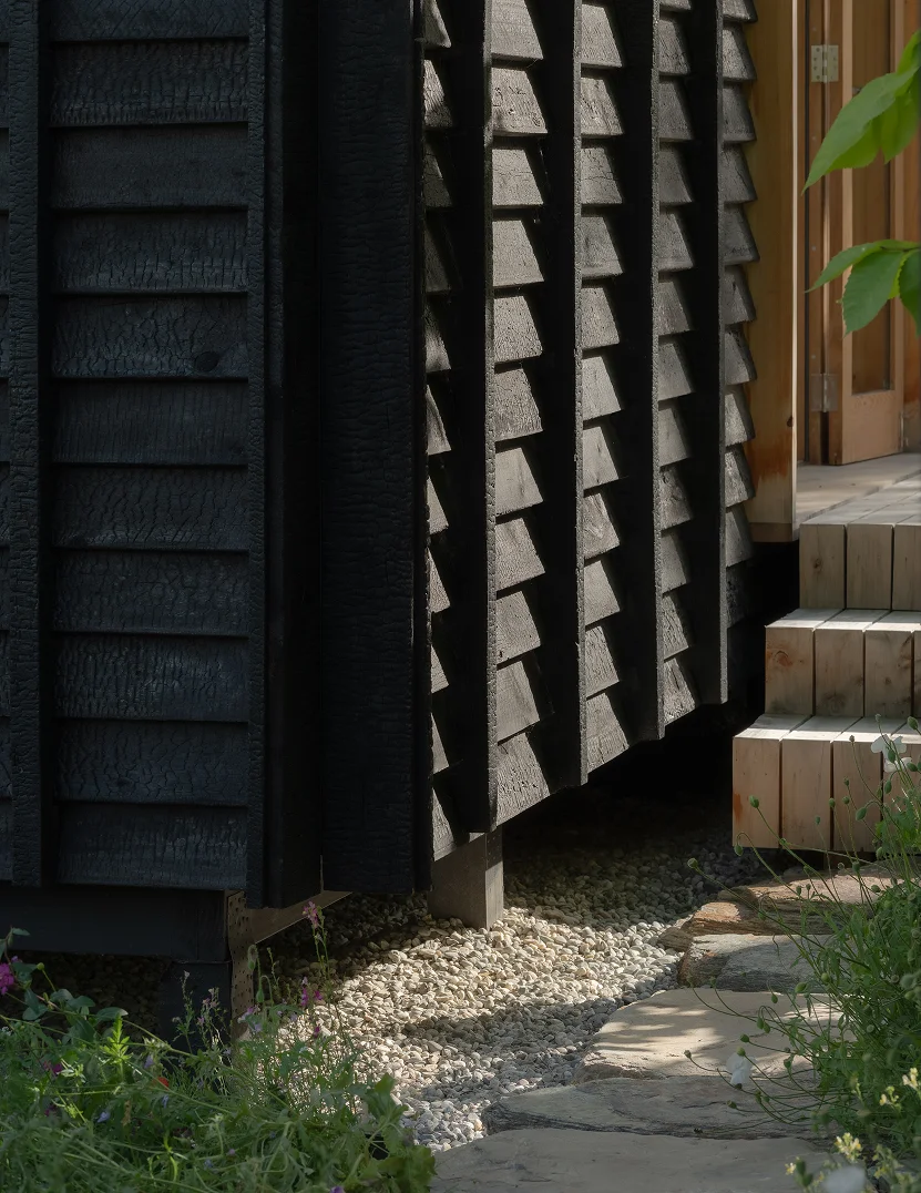 Namas, kuris nepalieka pėdsako: laikinas būstas N. Zelandijoje 4 Yakisugi Cabin Alki Architecture Studio 06