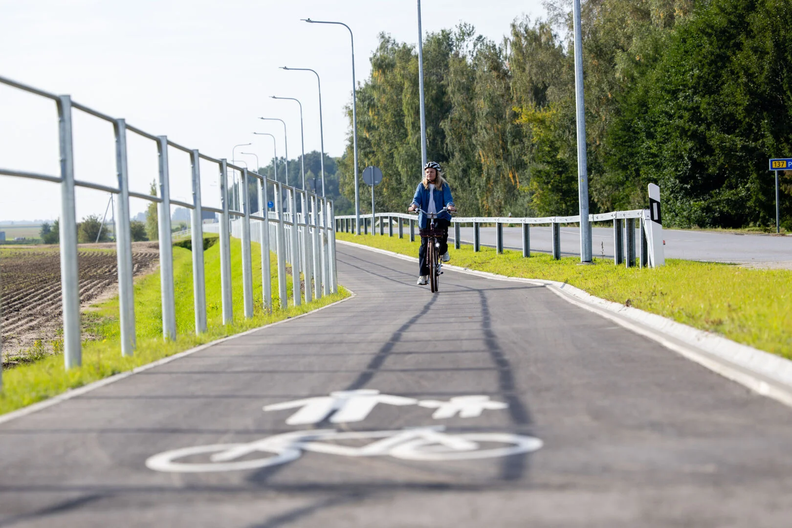Šiemet šalies keliuose bus įrengta ir atnaujinta apie 55 km pėsčiųjų ir dviračių takų 3 siemet salies keliuose bus irengta ir atnaujinta apie 55 km pesciuju ir dviraciu taku