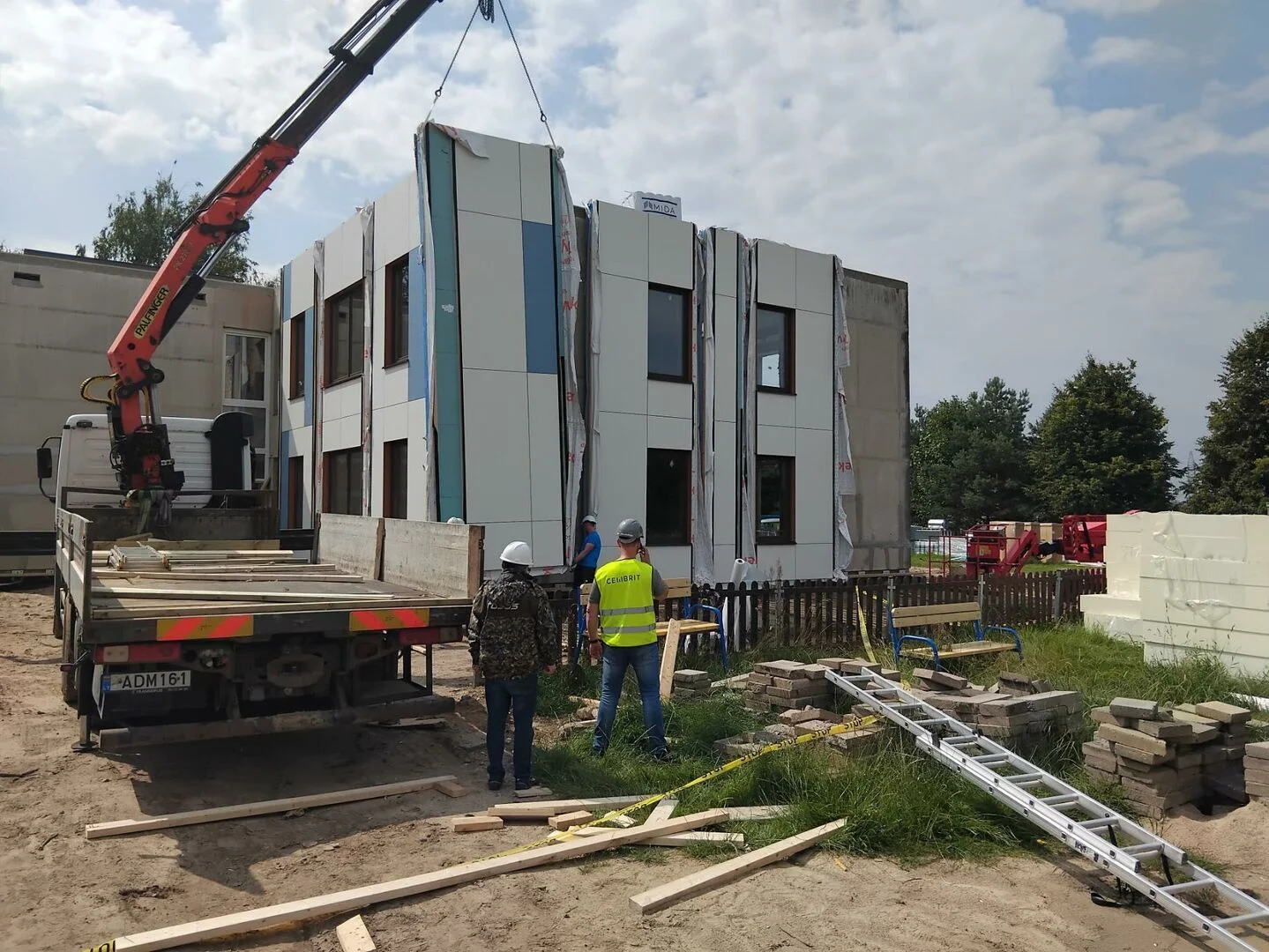 Skydinė renovacija Lietuvoje įsibėgėja: skydai montuojami penkiuose pastatuose 8 skydine renovacija