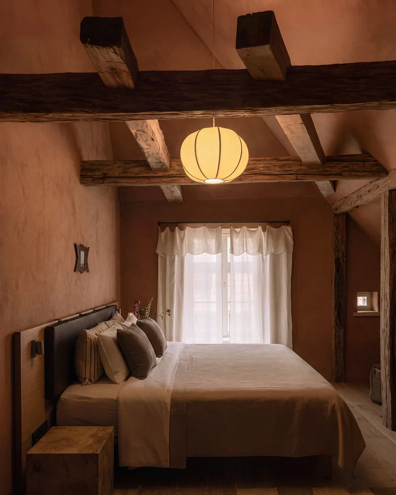 Latvijoje 200 metų senumo pastatas tapo šiuolaikiniu viešbučiu 4 ausma hotel field studio 13