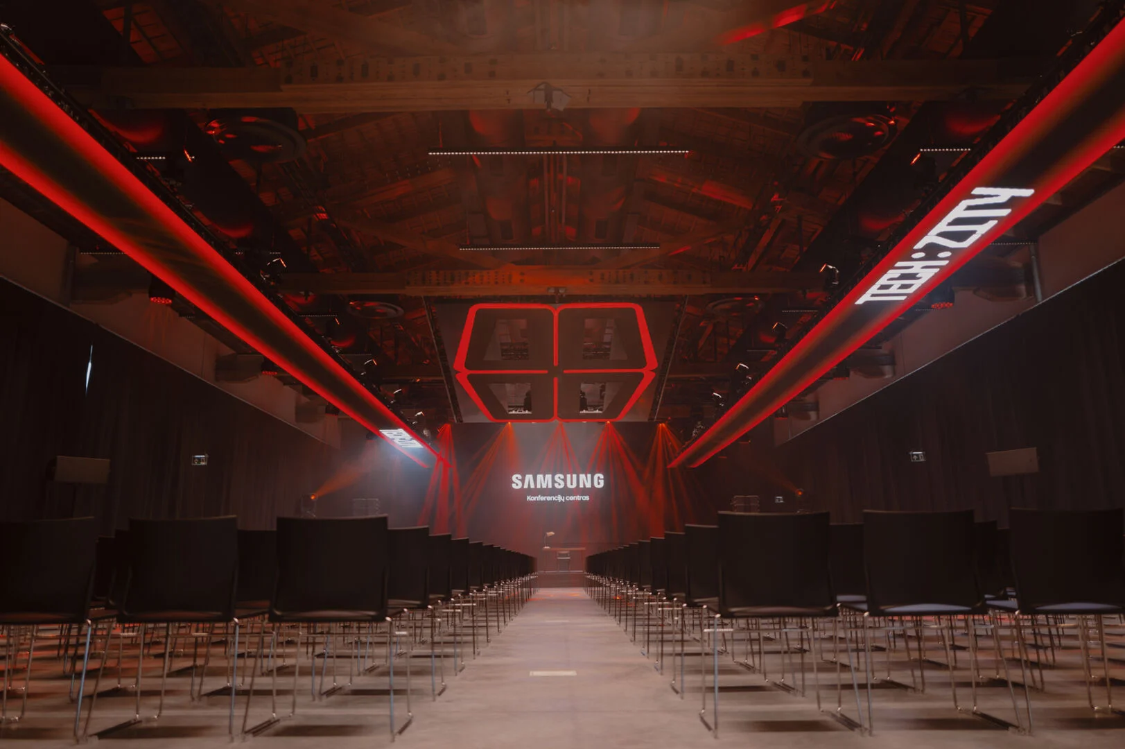 Iš fabriko į biurą: senos pramoninės erdvės vėl tampa patrauklios 4 samsung konferenciju centras gjauniskio