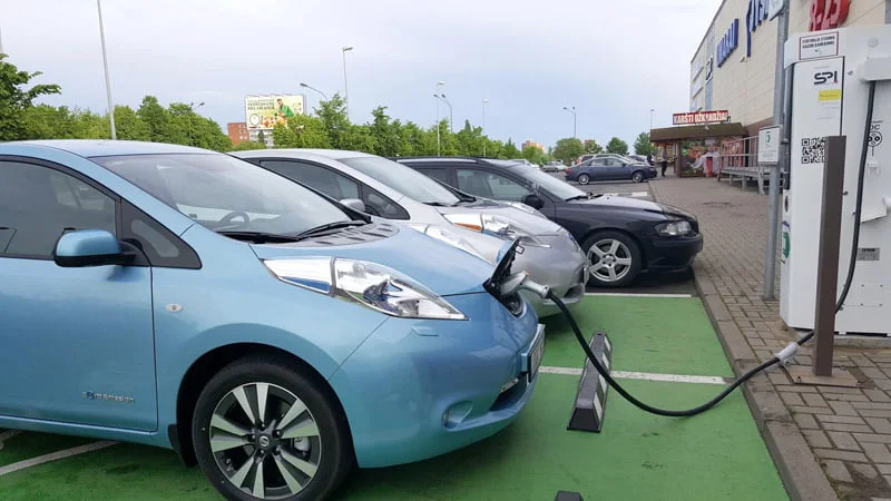 elektromobilių įkrovimo stotelės