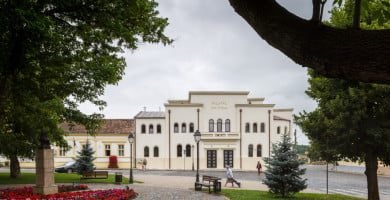 Kultūros rūmai Blaj miesto istoriniame centre, Transilvanijos istoriniame regione, Rumunijoje po restauravimo. archipendium.com